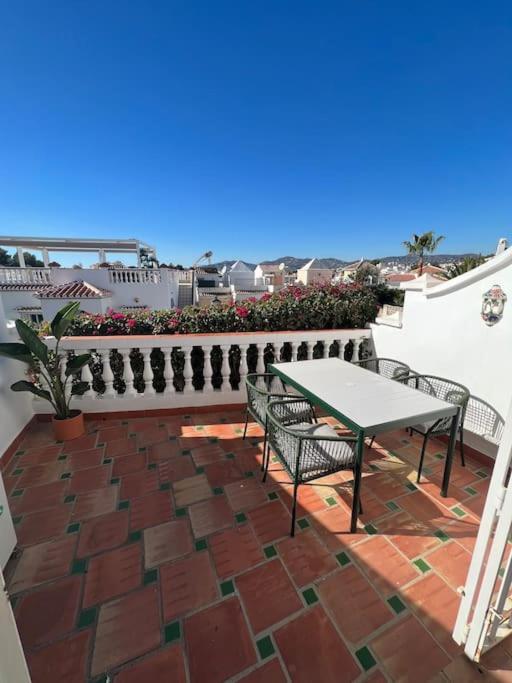 Beautiful Views, Pool & Just 10Min To The Beach ネルハ エクステリア 写真